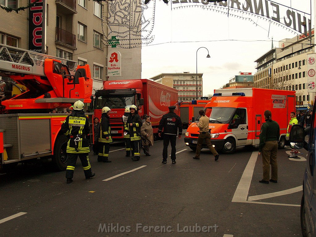 Feuer Koeln Muelheim Frankfurterstr Wiener Platz P86.JPG